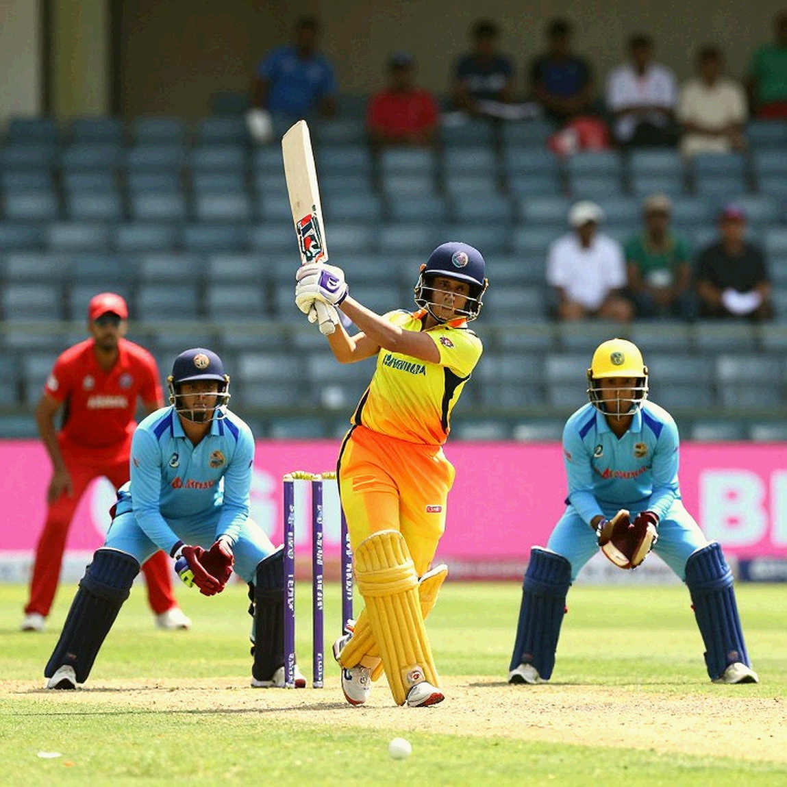 লাঞ্চের ঘণ্টা বাজল মমিনুলের বিদায়ে: ১৫০ রানের লিডে দাঁড়িয়ে বাংলাদেশ, তবু অসম্পূর্ণ এক টেস্টের গল্প